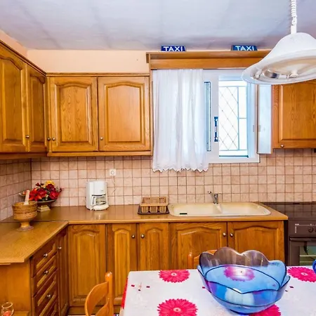 Apartament Tselepis House *